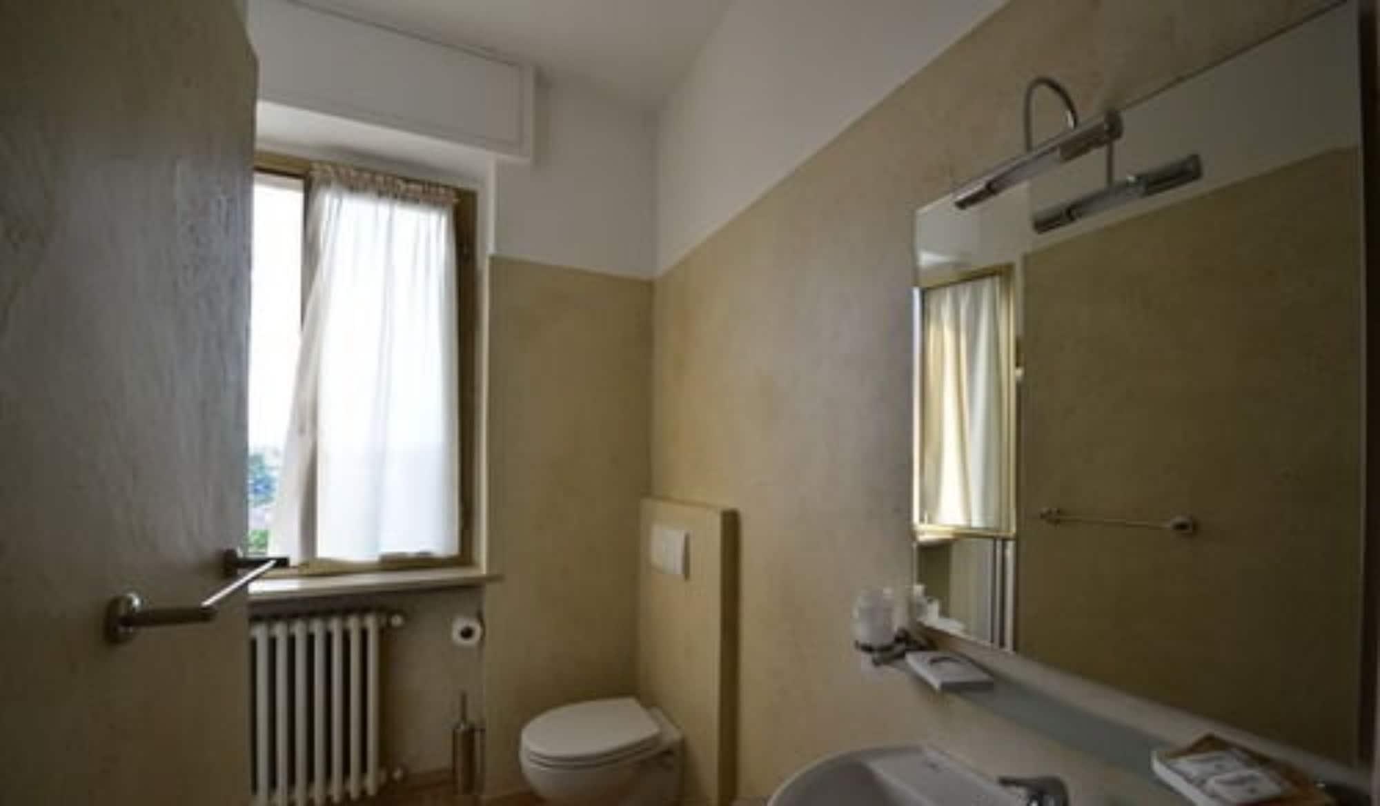 Hotel Bella Peschiera Пескьера-дель-Гарда Экстерьер фото