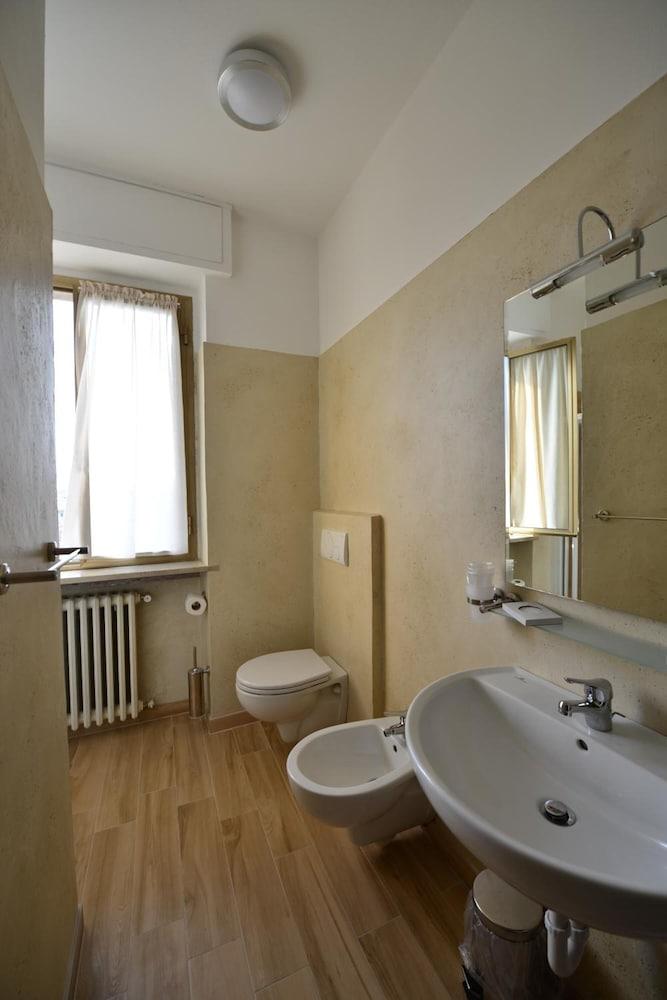 Hotel Bella Peschiera Пескьера-дель-Гарда Экстерьер фото