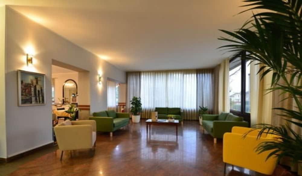 Hotel Bella Peschiera Пескьера-дель-Гарда Экстерьер фото