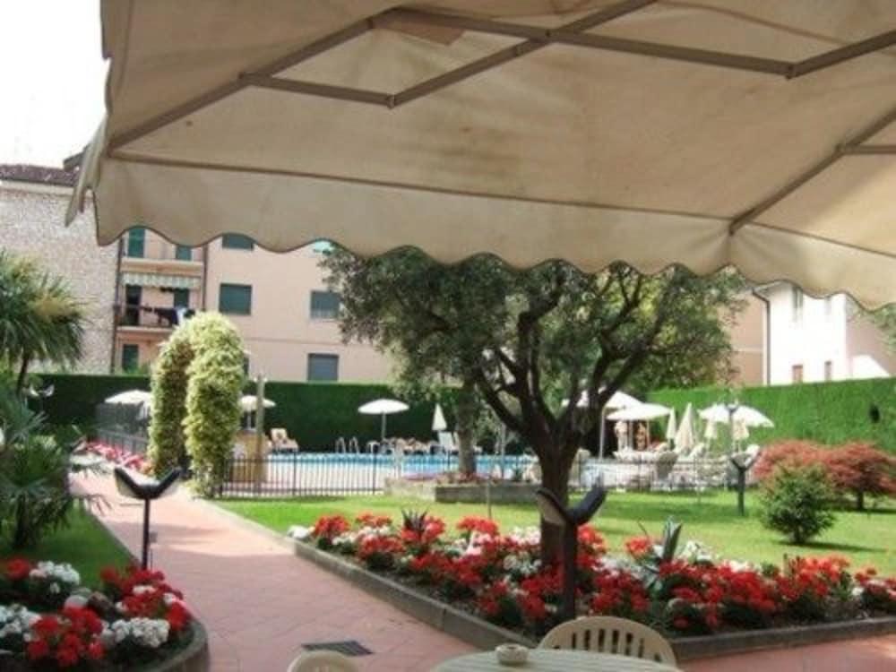 Hotel Bella Peschiera Пескьера-дель-Гарда Экстерьер фото