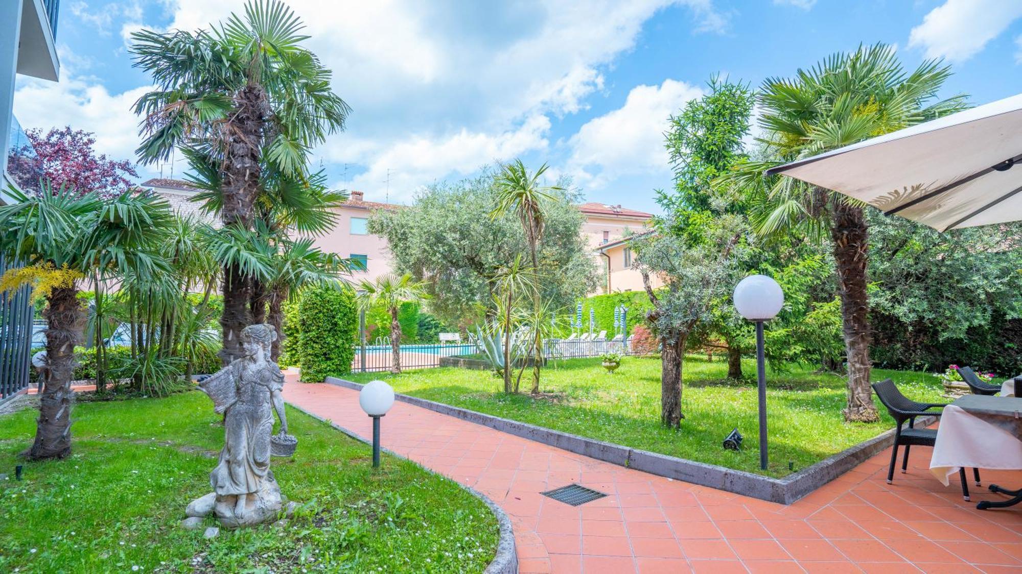 Hotel Bella Peschiera Пескьера-дель-Гарда Экстерьер фото