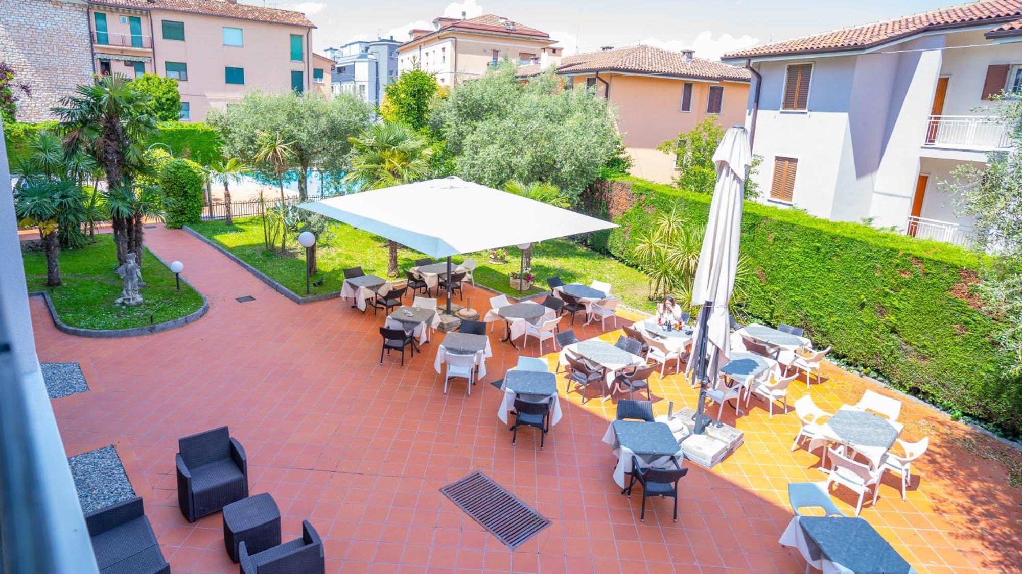 Hotel Bella Peschiera Пескьера-дель-Гарда Экстерьер фото