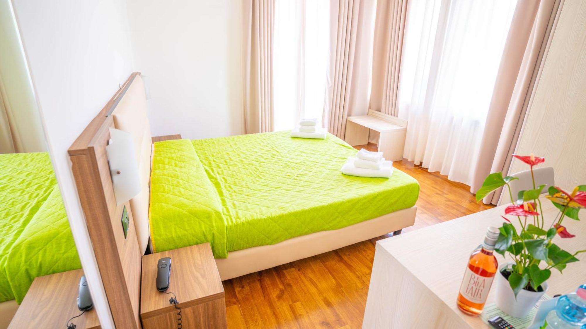 Hotel Bella Peschiera Пескьера-дель-Гарда Экстерьер фото