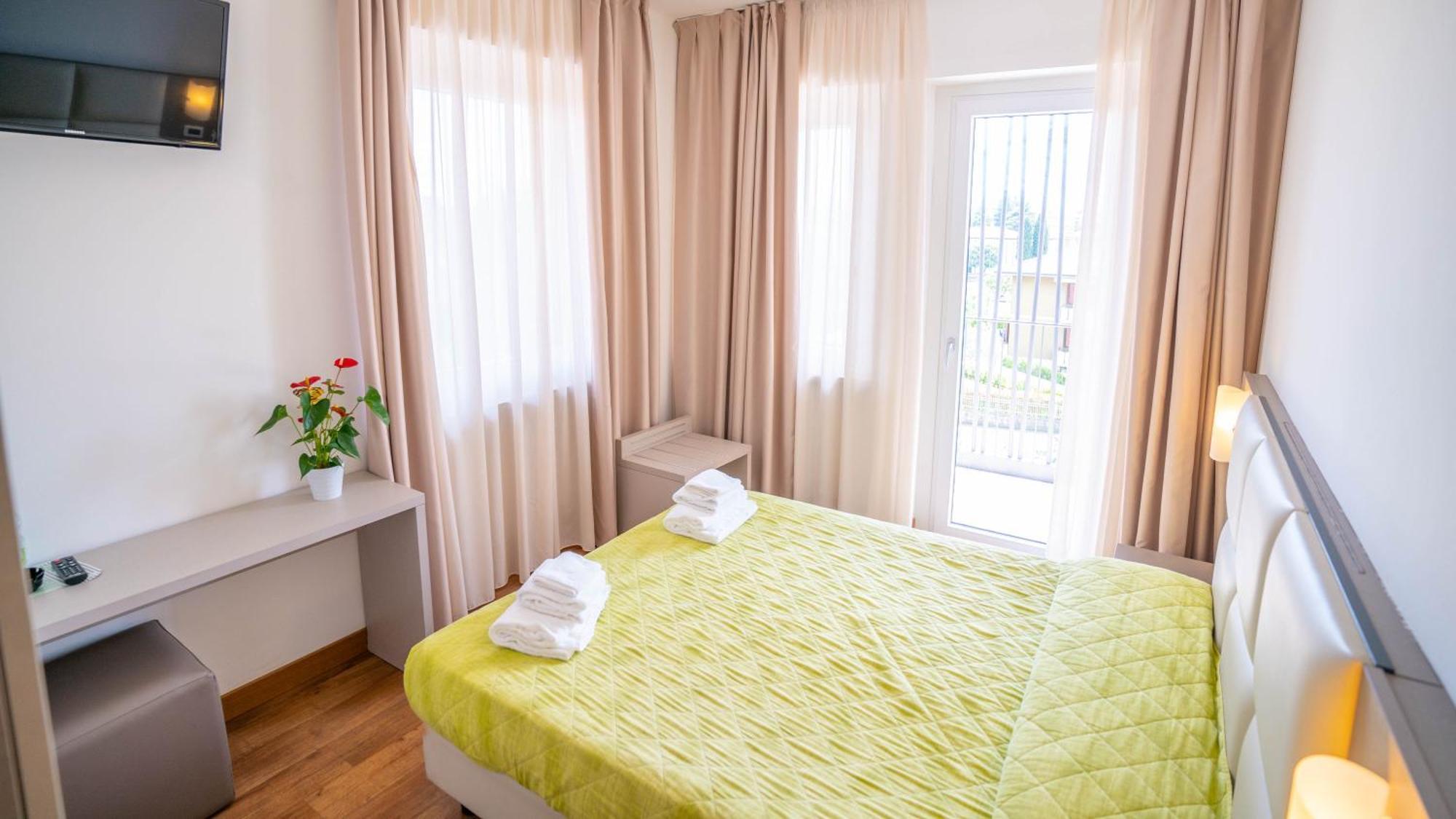 Hotel Bella Peschiera Пескьера-дель-Гарда Экстерьер фото