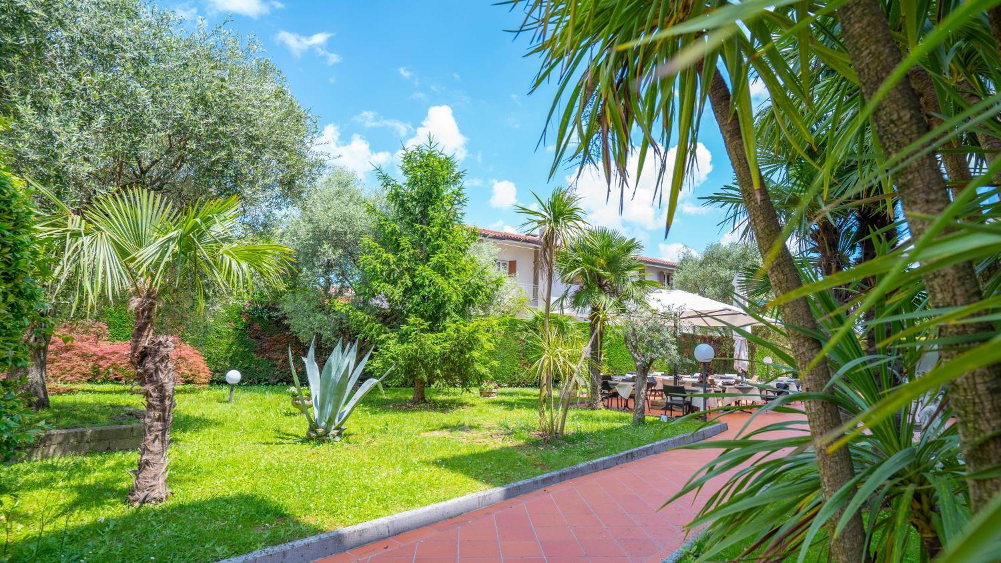 Hotel Bella Peschiera Пескьера-дель-Гарда Экстерьер фото
