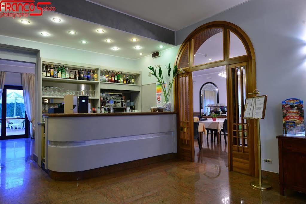 Hotel Bella Peschiera Пескьера-дель-Гарда Экстерьер фото