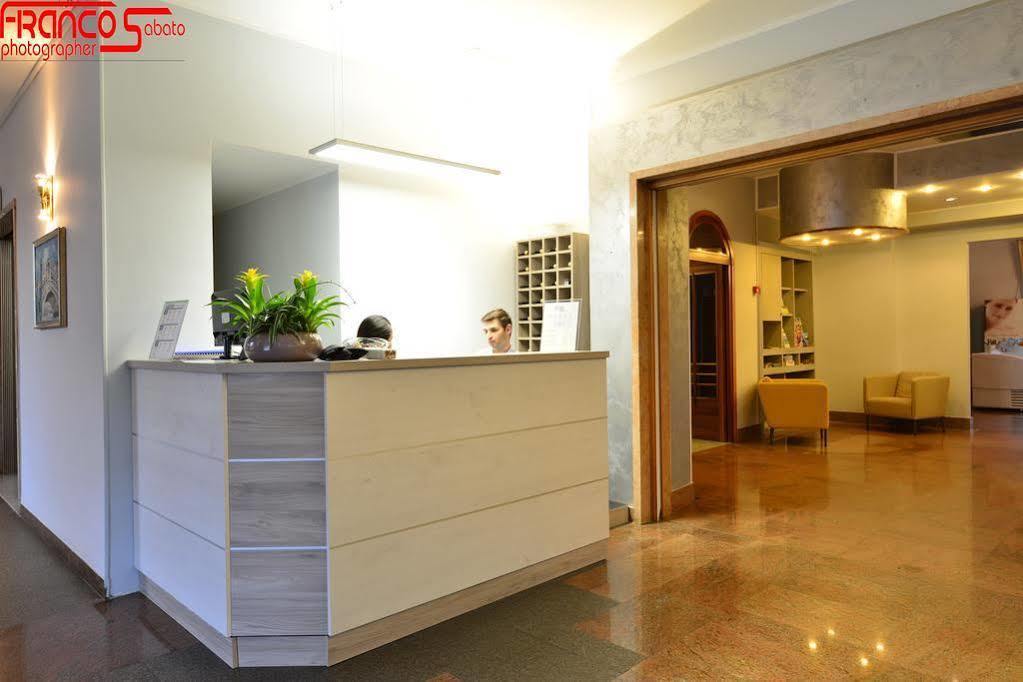 Hotel Bella Peschiera Пескьера-дель-Гарда Экстерьер фото