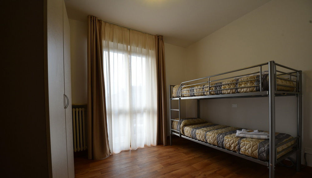 Hotel Bella Peschiera Пескьера-дель-Гарда Экстерьер фото