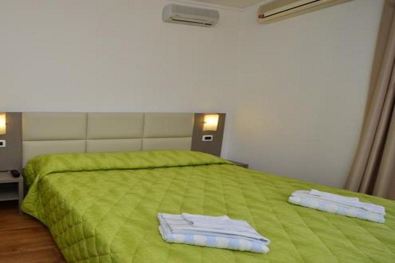 Hotel Bella Peschiera Пескьера-дель-Гарда Экстерьер фото