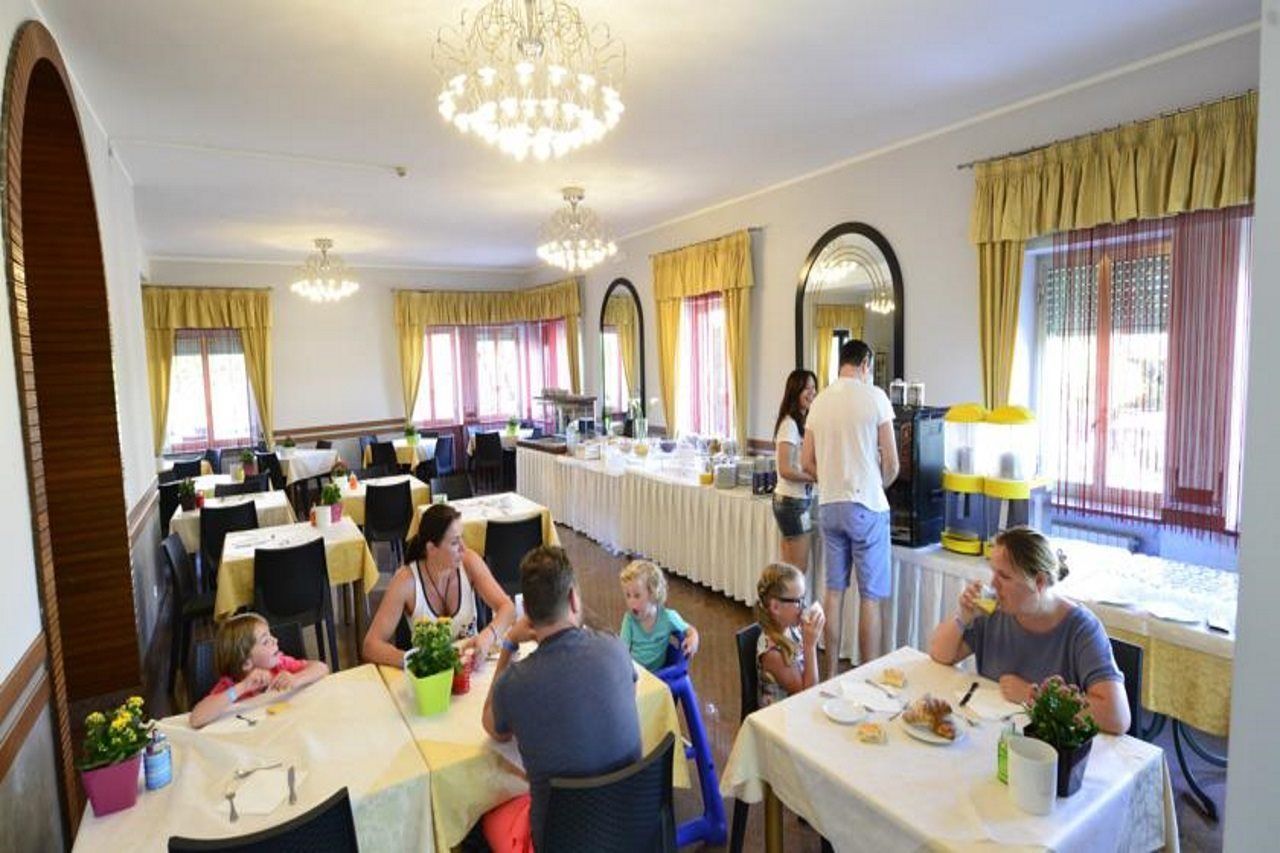 Hotel Bella Peschiera Пескьера-дель-Гарда Экстерьер фото